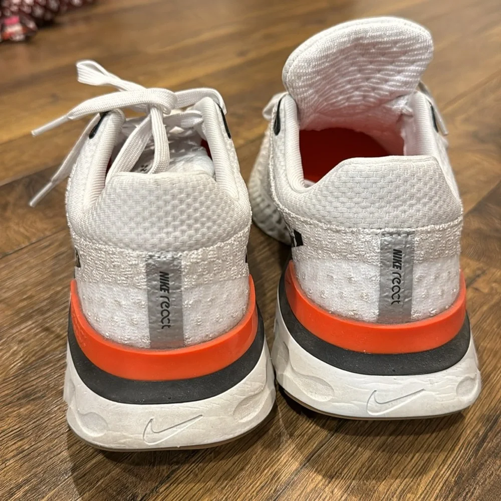Nike - Picture 5 of 7